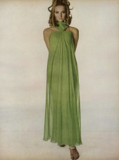 Samantha Jones by Bert Stern (Vogue USA 1967.02/2)