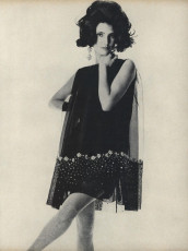 Benedetta Barzini by Irving Penn (Vogue USA 1967.06)
