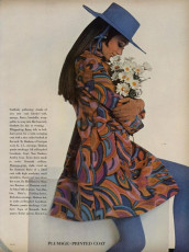 Marisa Berenson by Gianni Penati (Vogue USA 1967.08/2)