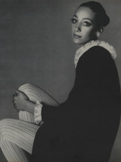 Marisa Berenson by Richard Avedon (Vogue USA 1968.02)