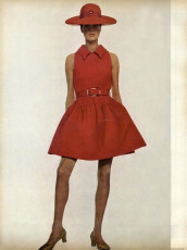 Editha Dussler by Alexis Waldeck, Gianni Penati (Vogue USA 1968.04/2)