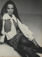 Jean Shrimpton by Richard Avedon (Vogue USA 1968.08)