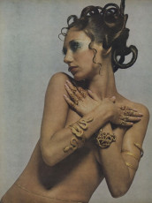 Marisa Berenson by Arnaud de Rosnay (Vogue USA 1968.11/2)