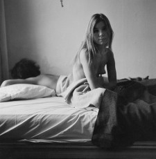 Girl sitting in bed with her boyfriend by Diane Arbus (1966)
