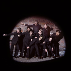 Paul McCartney And Wings / BAND ON THE RUN by Clive Arrowsmith (1973)