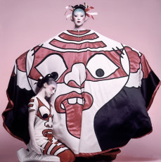 Marie Helvin (in Kansai Yamamoto) by Clive Arrowsmith (1971)