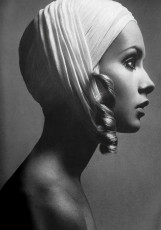 Twiggy by Richard Avedon (1967)
