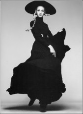 Twiggy by Richard Avedon (1967)