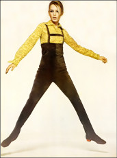 Twiggy by Richard Avedon (1967)