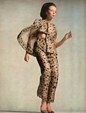 Twiggy by Richard Avedon (1968)