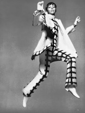 Twiggy by Richard Avedon (1968)