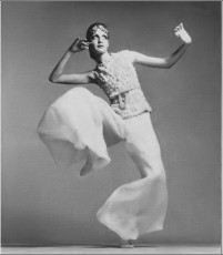 Twiggy by Richard Avedon (1968)