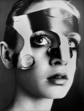 Twiggy by Richard Avedon (1968)