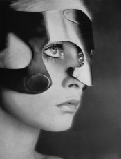 Twiggy by Richard Avedon (1968)