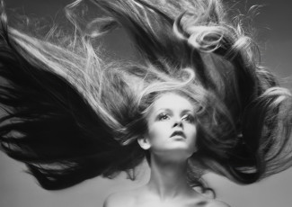 Twiggy by Richard Avedon (1968)