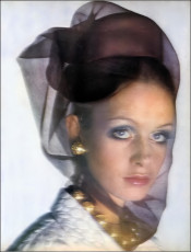 Twiggy by Richard Avedon (1968)