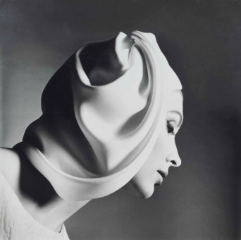Model in a white turban by Richard Avedon (1960)