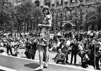 Jean Shrimpton by Harry Benson (1968)