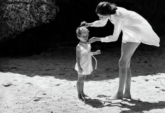 Suzy Parker With Her Daughter by Henry Clarke (1965)