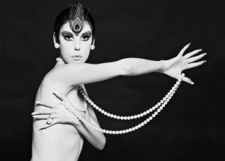 Peggy Moffit (during filming of BLOW-UP) by William Claxton (1966)