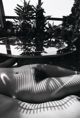 Naked under the table, Chicago by Lucien Clergue (1979)