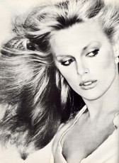 Patti Hansen by Patrick Demarchelier (1977)