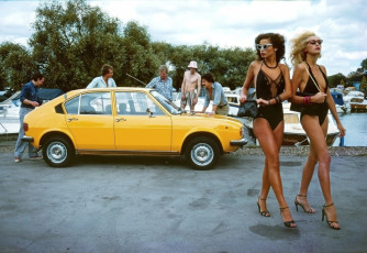 Bianca Jagger, Jerry Hall by Brian Duffy (1974)