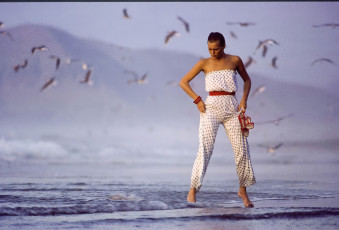 Patti Hansen by Arthur Elgort (1976)