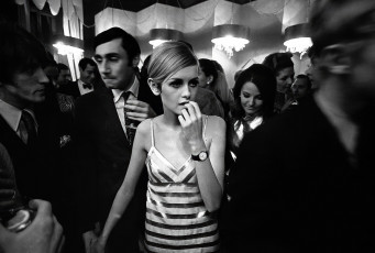 Twiggy, Justin de Villeneuve by Burt Glinn (1966)