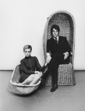 Twiggy, Justin de Villeneuve by Burt Glinn (1966)