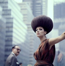 Simone d'Aillencourt by Horst P. Horst (1962)