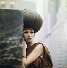 Simone d'Aillencourt by Horst P. Horst (1962)