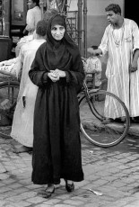 Cairo, Egypt, Old woman in the street by Frank Horvat (1962)