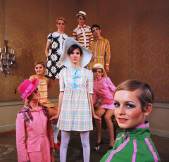 Twiggy, models by Mark Kauffman (1968)