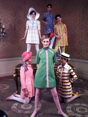Twiggy, models by Mark Kauffman (1968)