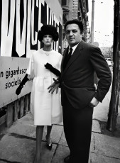 Federico Fellini with Simone d’Aillencourt by William Klein (1960)