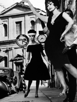 Sophia Loren with Simone d’Aillencourt by William Klein (1960)