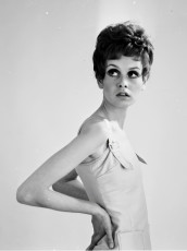 Twiggy by Mike McKeown (1967)