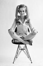 Twiggy by Mike McKeown (1967)