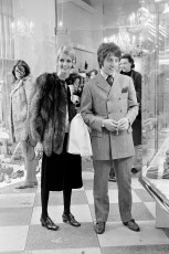 Twiggy, Justin de Villeneuve (manager, photographer) by Terry O'Neill (1966)