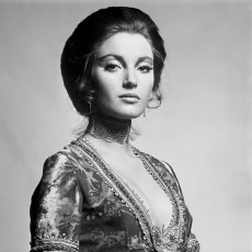 Jane Seymour (english actress) in film LIVE AND LET DIE by Terry O'Neill (1973)