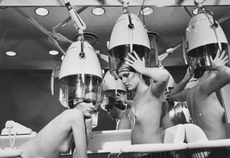 Patti Hansen, Winnie Hollman by Helmut Newton (1976)