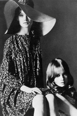 Jean Shrimpton, Celia Hammond by Helmut Newton (1966)
