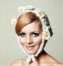 Twiggy by Paul Popper (1966)