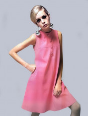 Twiggy by Paul Popper (1966)