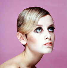 Twiggy by Paul Popper (1967)