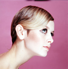 Twiggy by Paul Popper (1967)