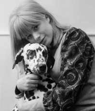 Marianne Faithfull at home by John Pratt (1964)