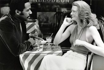 Richard Roundtree and model at cafe by Rico Puhlmann (1973)