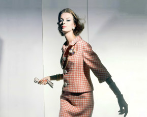 Nena von Schlebrugge by Karen Radkai (1960)